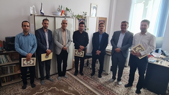 همزمان با روز روابط عمومی و ارتباطات از کارکنان روابط عمومی دانشگاه گناباد با اهدا لوح سپاسگزاری شد.